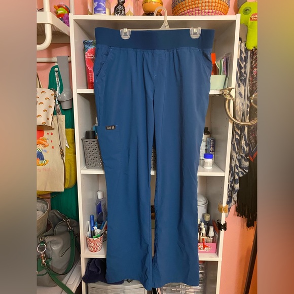 THIS IS A SET! Koi Women's Teal Scrub Top AND bottoms. - Picture 3 of 11